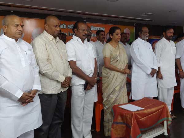  కేసీఆర్ వివరణ ఇవ్వాల్సింది