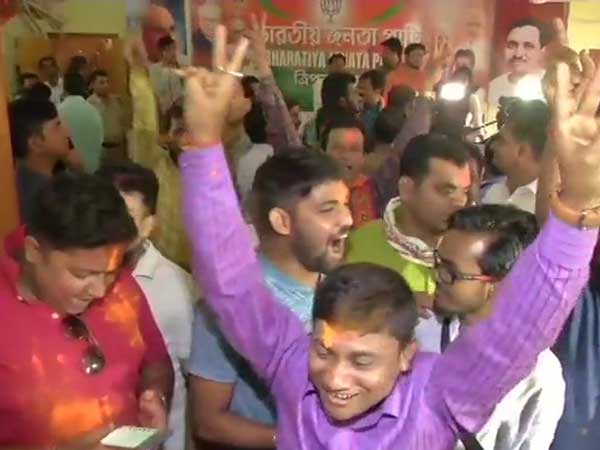 దియోదర్ ఆరెస్సెస్ ప్రచారక్‌గా పనిచేశారు