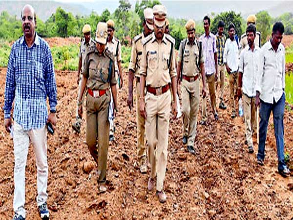 సమస్యకు అంకురార్పణ...భూకబ్జాదారులకు వరం...