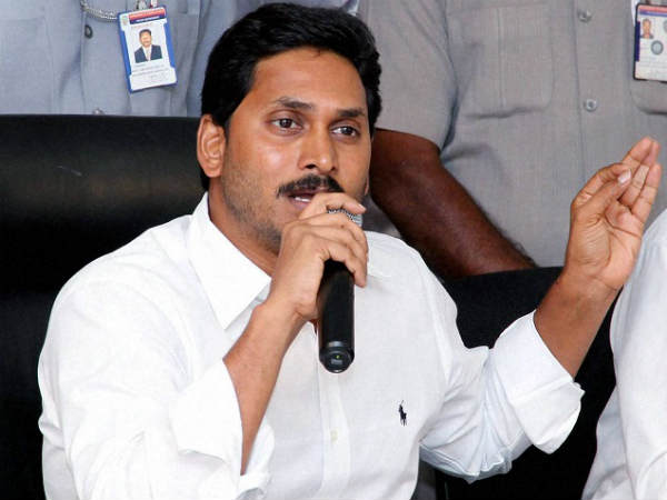  అధికార దాహంతో రోడ్లపై తిరుగుతూ...