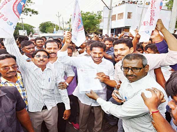  సత్తెనపల్లిలో...వినతుల వెల్లువ