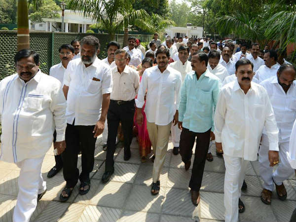మా పోరాటానికి మీ మద్దతు