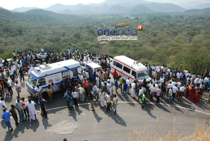 15 killed in Kuwait in accident involving 2 buses 15 killed in Kuwait in accident involving 2 buses