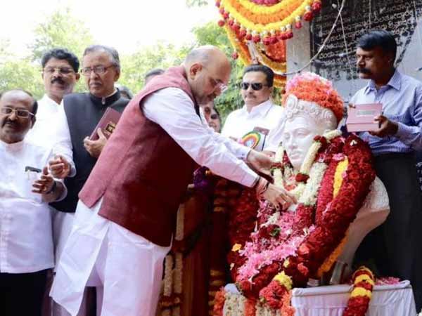 మోడీ టీ అమ్మితే నేను పోస్టర్లు వేశాను