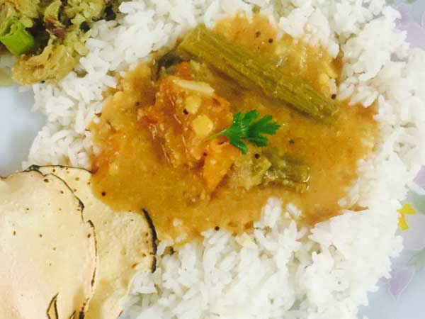 ప్రసాదం పంపిణి