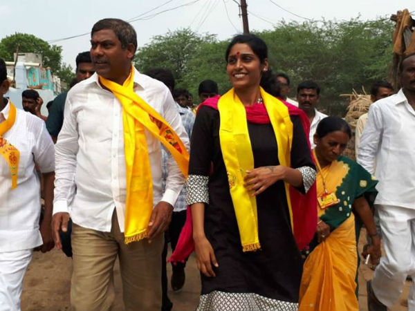 అఖిలకు ఈ అంశాలు మింగుడు పడటం లేదా? అఖిలకు ఈ అంశాలు మింగుడు పడటం లేదా?