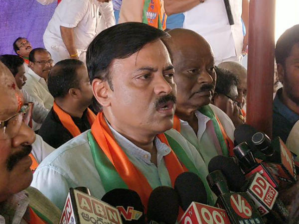 కాంగ్రెస్ కలిసిపోయి..