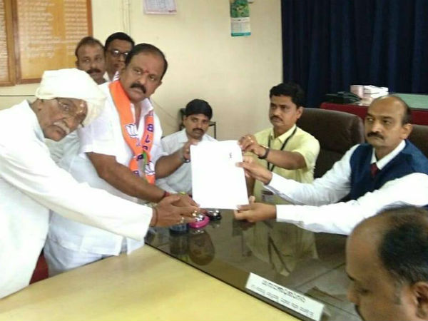 సింపుల్ గా వెళ్లారు