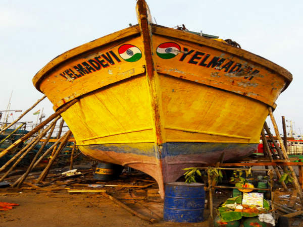 వేటపై నిషేధం...రంగంలోకి రంగు నేతలు వేటపై నిషేధం...రంగంలోకి రంగు నేతలు