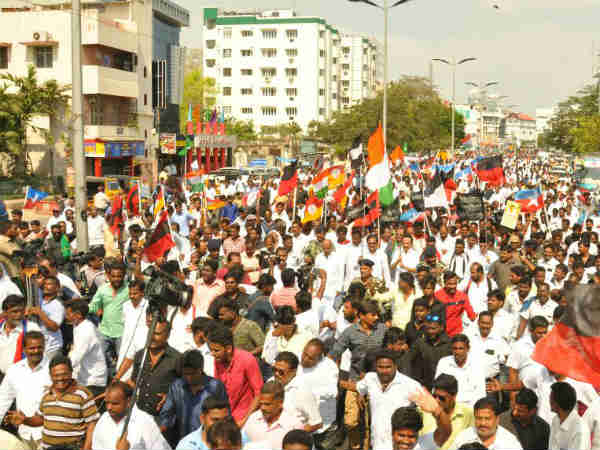 చెన్నైలో రచ్చరచ్చ