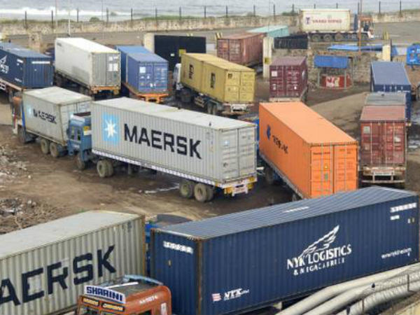 యథేచ్చగా దందా...కస్టమ్స్,పోలీసుల సహకారం