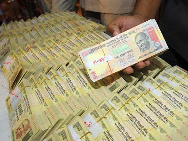 భారీ మొత్తంలో పెద్దనోట్లు