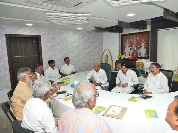 పవన్ కళ్యాణ్ వెనుక ఉన్నవారే ముద్రగడ వెనుక