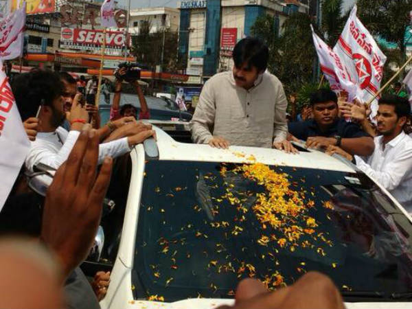 త్వరగా ముగించాలని, పోలీసుల ట్రాఫిక్ ఆంక్షలు