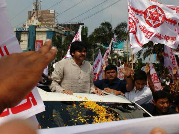 పవన్ కళ్యాణ్ స్పందించలేదు, విసుగుపుట్టి వదిలేశా