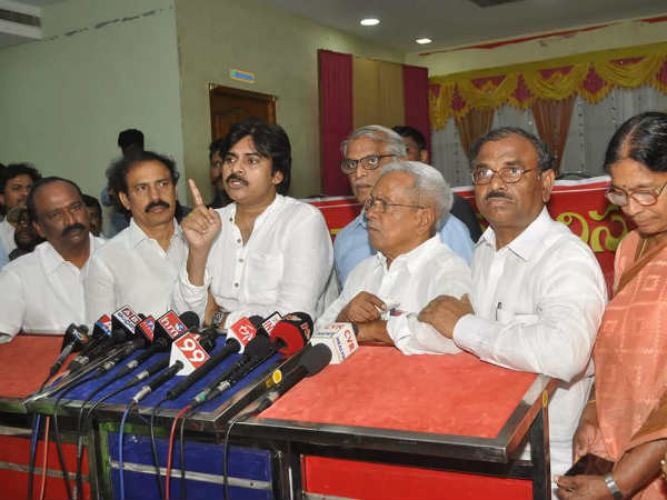 పవన్ కళ్యాణ్ స్నేహం, పెద్ద పార్టీల్లో ఆందోళన