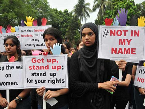 ఆమెకేం తెలివి ఉంటుంది?