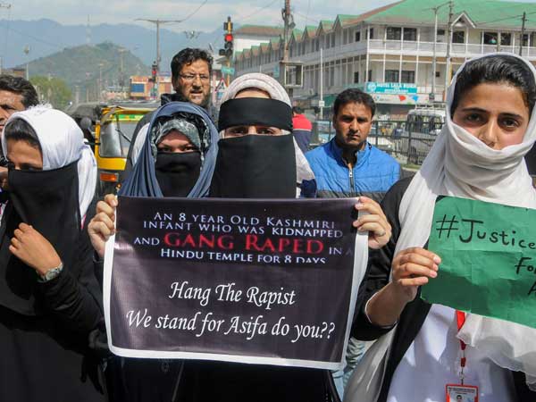  ఖండించిన శ్వేతాంబరి: