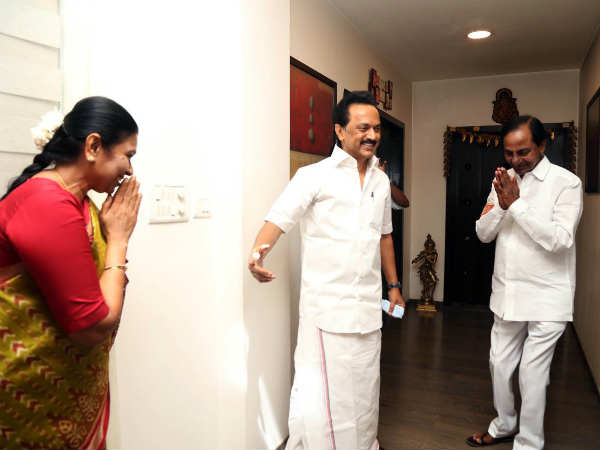 రాష్ట్రాలకు ఎక్కువ అధికారాలు, నిధులు ఇవ్వాలి