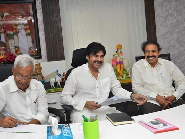 హోదా కోసం ఏప్రిల్ 6న నిరసన దీక్షలు హోదా కోసం ఏప్రిల్ 6న నిరసన దీక్షలు