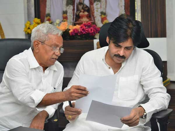 కేంద్రం దిగి రావాలి, హోదా ఇవ్వాలి కేంద్రం దిగి రావాలి, హోదా ఇవ్వాలి