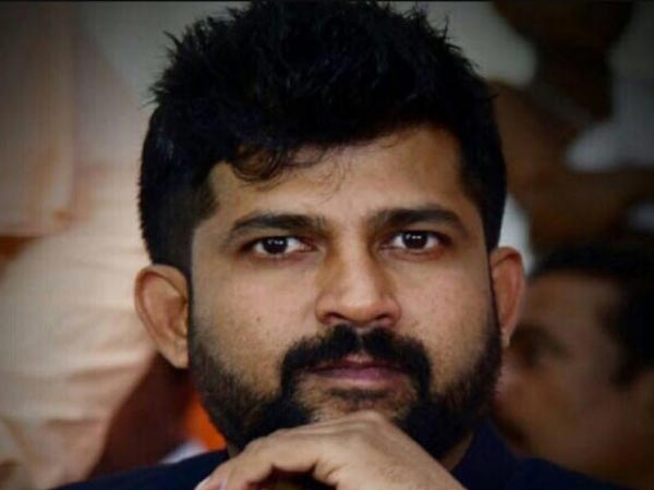 మరాఠీ బాష మీద ప్రేమ