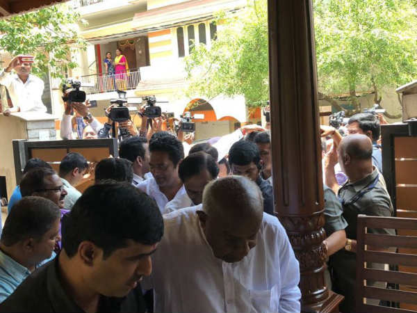 Telangana CM KCR meets JD(S) chief HD Devegowda 
