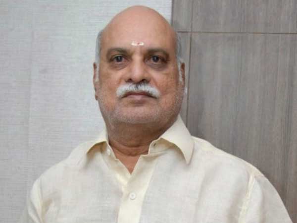 ప్రత్యేక హోదా కోసం శ్రీవారికి గెడ్డం ప్రత్యేక హోదా కోసం శ్రీవారికి గెడ్డం