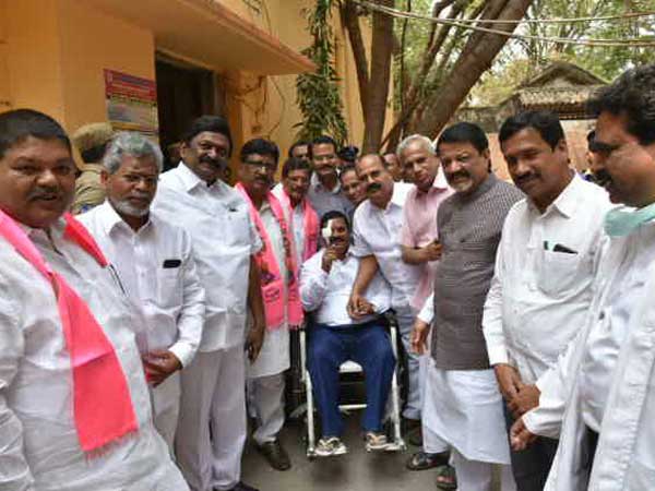 షబ్బీర్ అలీ బాధపడ్డారు.