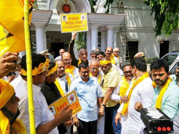 గొప్పగా ఇస్తామని..