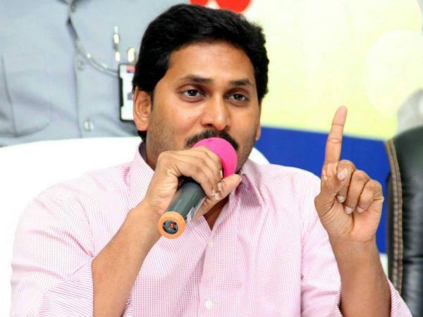లేఖలు రాసిన జగన్: లేఖలు రాసిన జగన్: