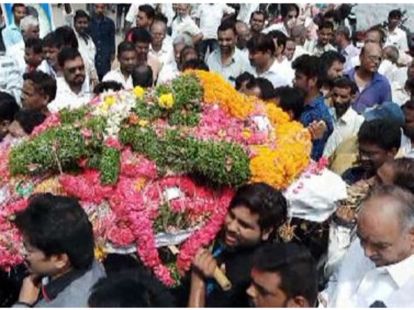 సతీమణికి తీవ్ర అనారోగ్యం..: