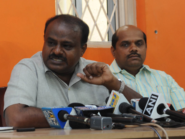 బీజేపీకి దూరంగా బీజేపీకి దూరంగా