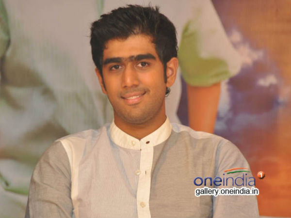 ఇవ్వకుంటే.. సోషల్ మీడియాలో పెడుతామని