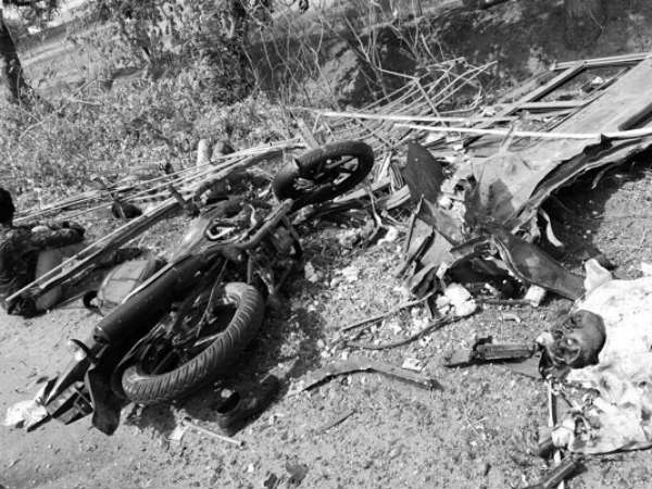 five killed in lorry bus collision in karimnagar