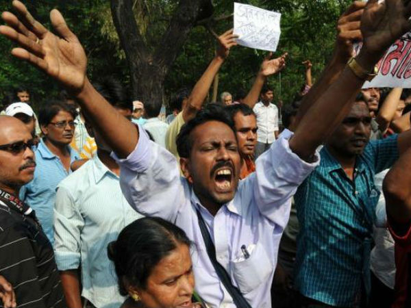 నేతల తీరు...బాధితుల అసంతృప్తి...