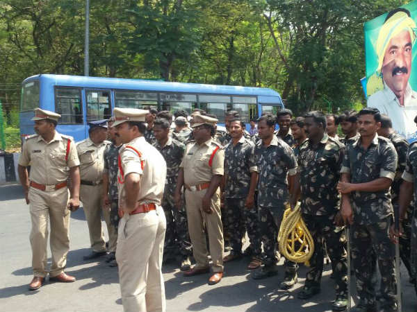 ఎస్పీకి ఫిర్యాదు