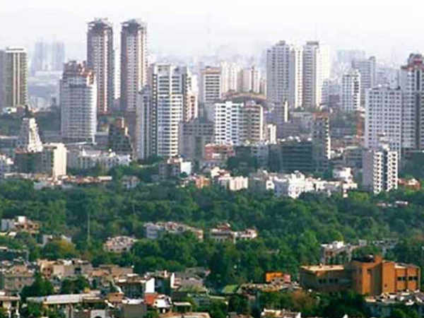 వేతనం తక్కువైనా హైదరాబాద్ వైపు మొగ్గు