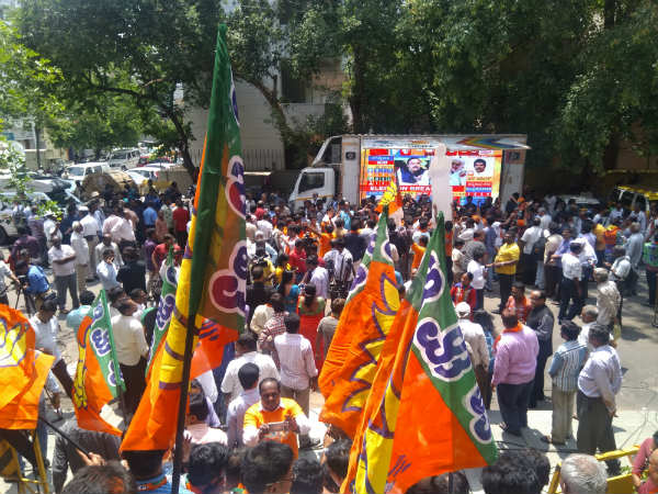  ఆ నాలుగు జిల్లాల్లో తెలుగు ఓటర్లు దయతలిస్తే