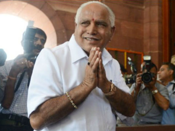 Yeddyurappa pays respects to Siddaganga Mutt seer Shivakumara swamiji Yeddyurappa pays respects to Siddaganga Mutt seer Shivakumara swamiji