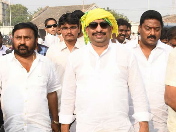 నిన్ను చెప్పుతో కొట్టలేదా