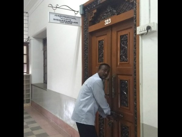 సీద్దూను దూరం పెట్టండి సీద్దూను దూరం పెట్టండి