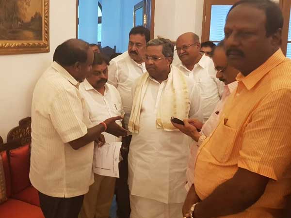 Karnataka election results 2018 LIVE: Kumaraswamy meets Governor, stakes claim to form govt Karnataka election results 2018 LIVE: Kumaraswamy meets Governor, stakes claim to form govt