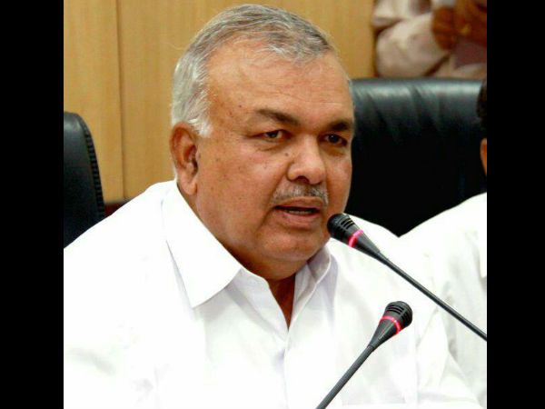 హోం మంత్రి ఆరోపణలు హోం మంత్రి ఆరోపణలు