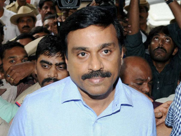 హైకోర్టుకు బాధితులు