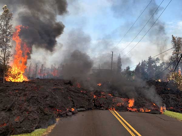 ఎగిసిపడుతున్న లావా