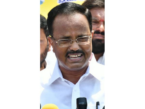 హరికృష్ణ, లక్ష్మీపార్వతిల కంటే అడుగు ముందు