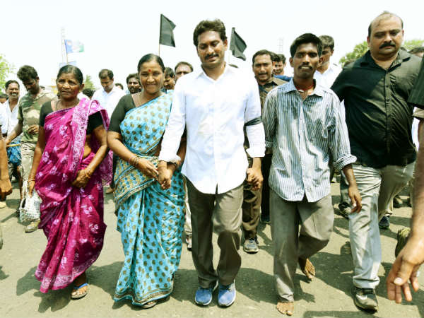 లోకేష్ దత్తత తీసుకున్న గ్రామంలోనే ఇంత అవినీతి లోకేష్ దత్తత తీసుకున్న గ్రామంలోనే ఇంత అవినీతి