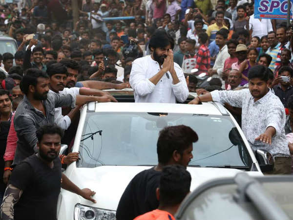 ఏపిలో పోరాట యాత్ర‌.. అదికార‌, ప్ర‌తిప‌క్షాన్ని నిల‌దీస్తున్న‌ ప‌వ‌న్