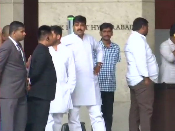 Karnataka MLAs reached Hyderabad, will stay in Taj and Park hyatt Hotels Karnataka MLAs reached Hyderabad, will stay in Taj and Park hyatt Hotels